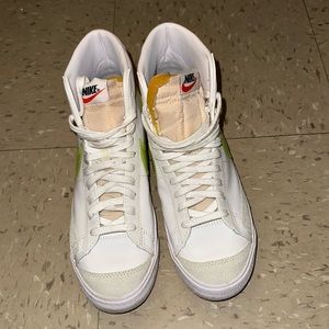 Wmns Blazer Mid '77 Essential 'White Volt'